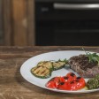filetto di manzo cotto sul piano della cucina