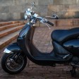 parcheggiare moto sul marciapiede