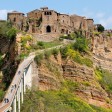 Il ponte panoramico che porta verso la rupe di Civita di Bagnoregio