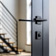 Porta interna con serratura magnetica