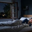 Cosa succede se si dorme con la finestra aperta in inverno?