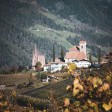 Seggiovia vintage e 70 km di sentieri: l’autunno a Tirolo