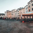 Lucca, la piazza che rivela un anfiteatro romano nascosto