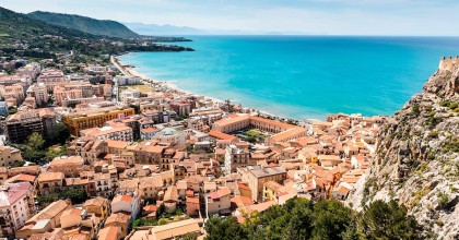 Sestri Levante är en av de bästa italienska kuststäderna för semester / Photo by Emma Harrisova on Unsplash