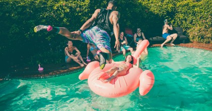 Tuffo in piscina